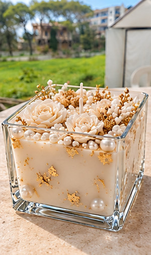 Pearl Éclat decorative premium soy wax candle in a square glass cup